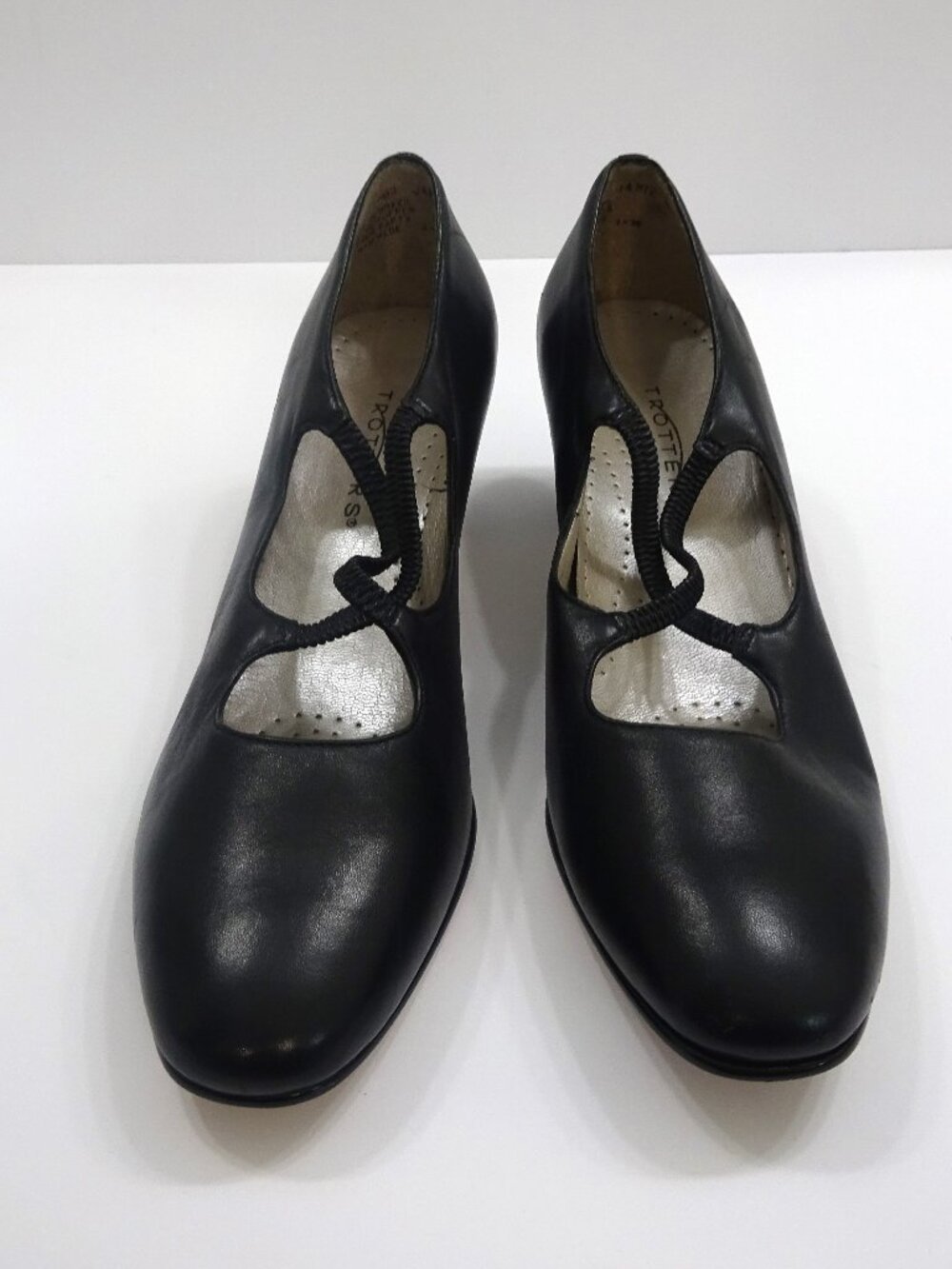 Trotters Jamie Black Leather Cross-Strap Pumps - Size 8M
